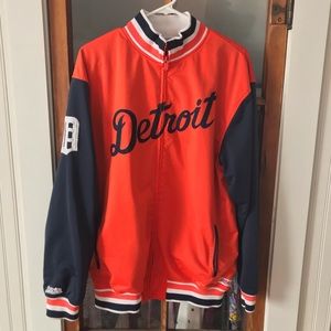 Detroit tigers zip up